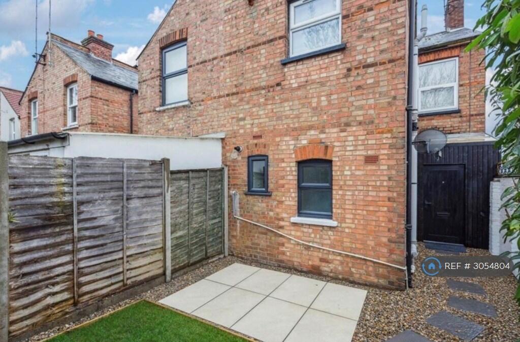 Apartment in Watford - More