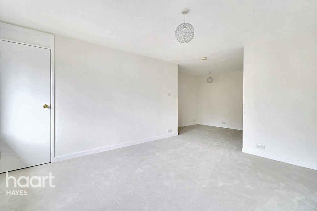1-bed flat on Coulter Close, Hayes, £220,000