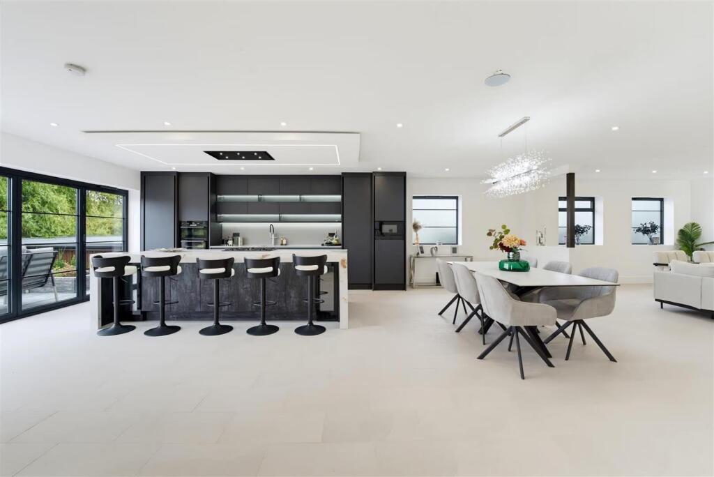 House in Twickenham - View 3