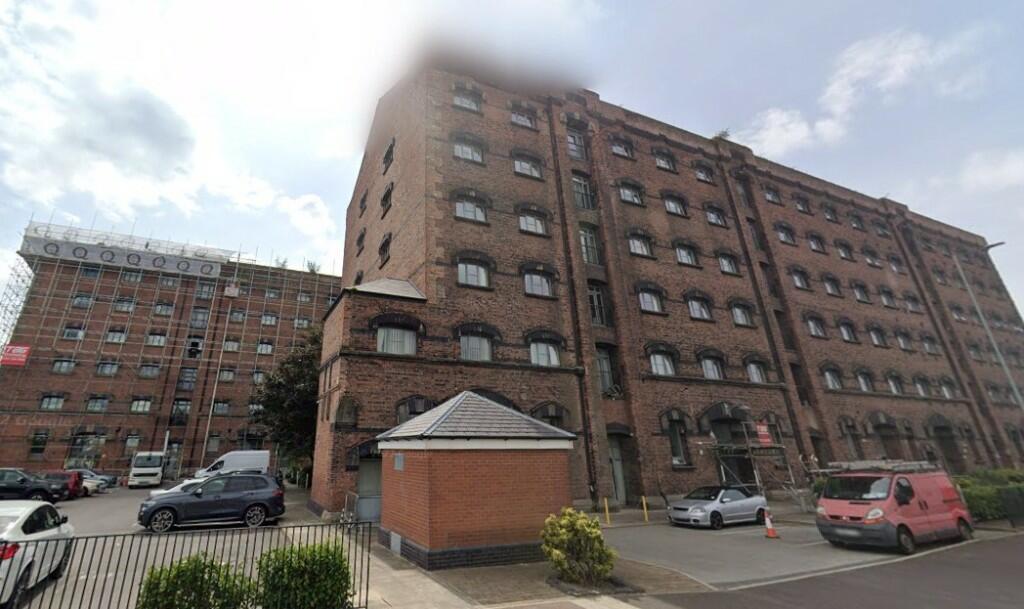 1-bed flat on Dock Road, Birkenhead, Wirral, Merseyside, CH41, £98,000