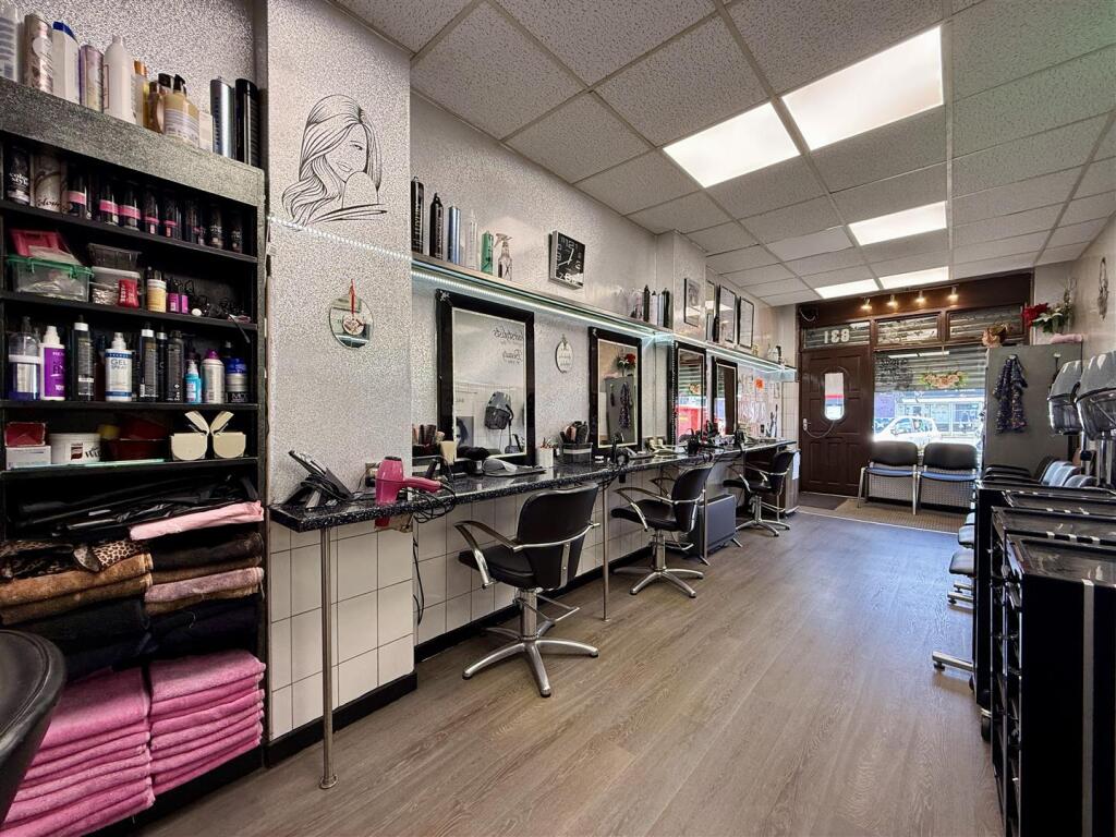 4 Salon.JPEG