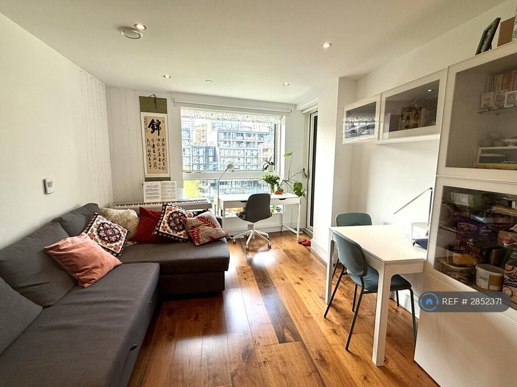 Main image of property: Lincoln Plaza, Canary Wharf, E14