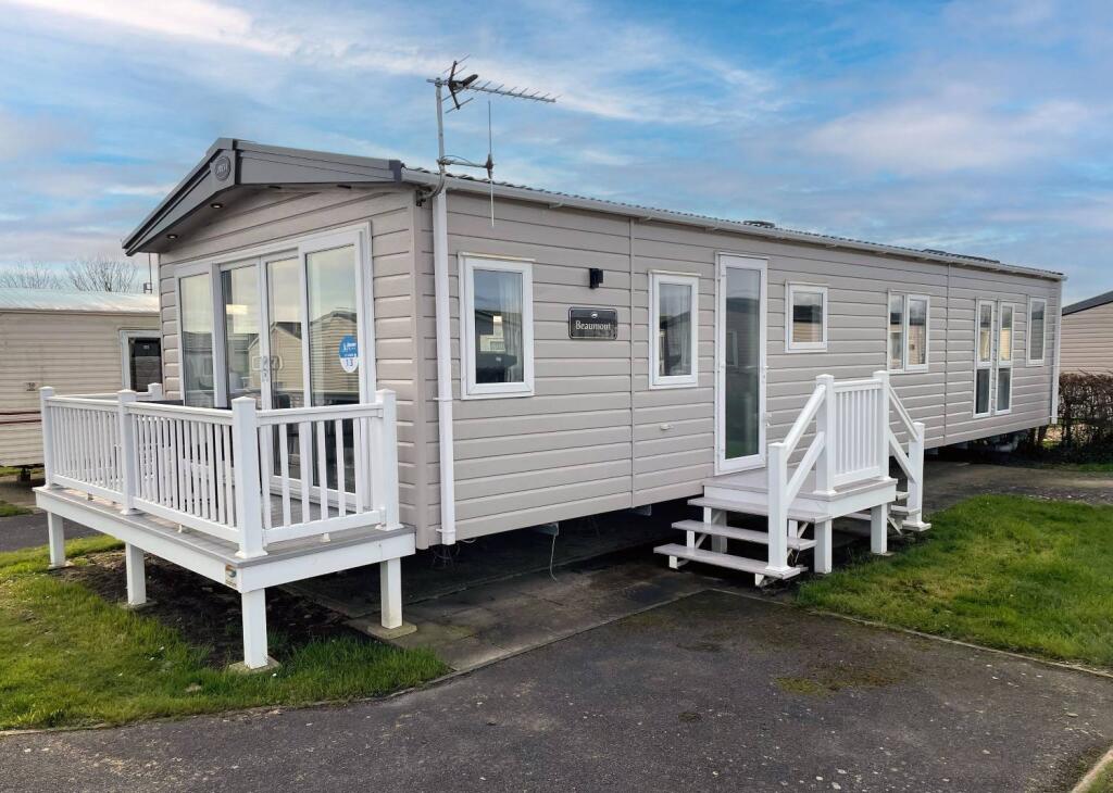 2-bed caravan on Church Farm Holiday Village, Pagham, PO21 4NR, £84,950