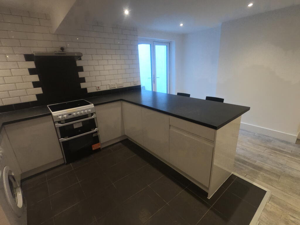 Apartment in Croydon - More