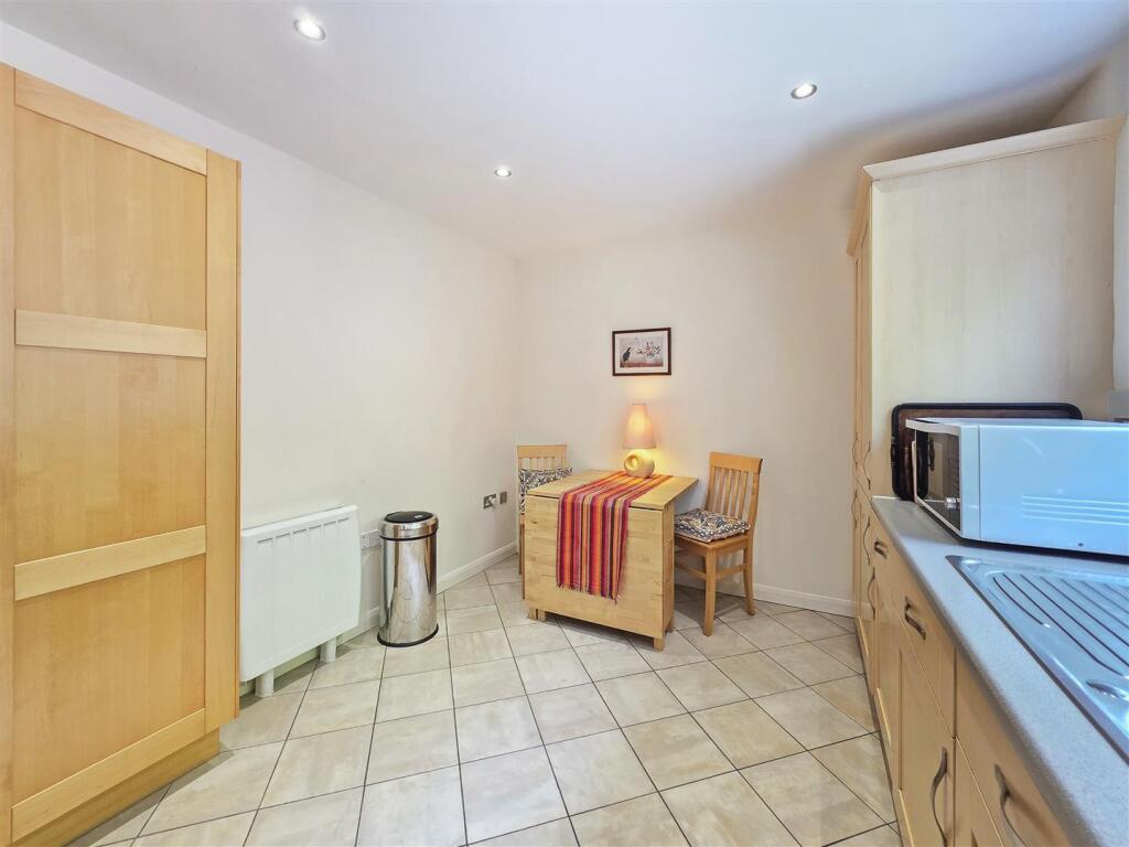Apartment in Nottingham - View 5