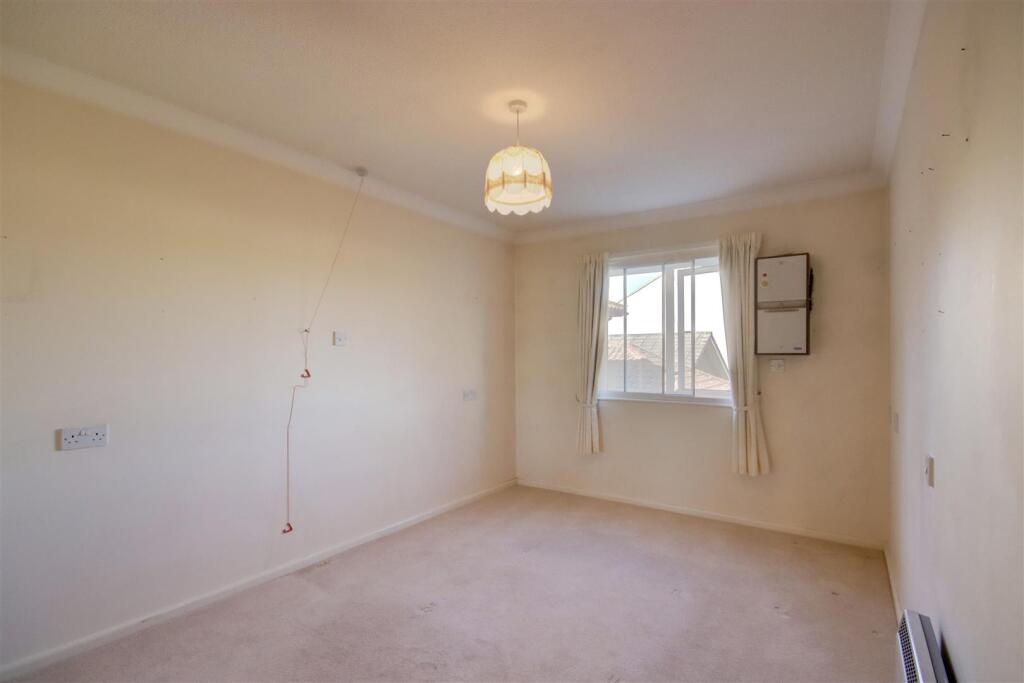 Amberley Court, Freshbrook Road, Lancing, BN15 8DS - View 6