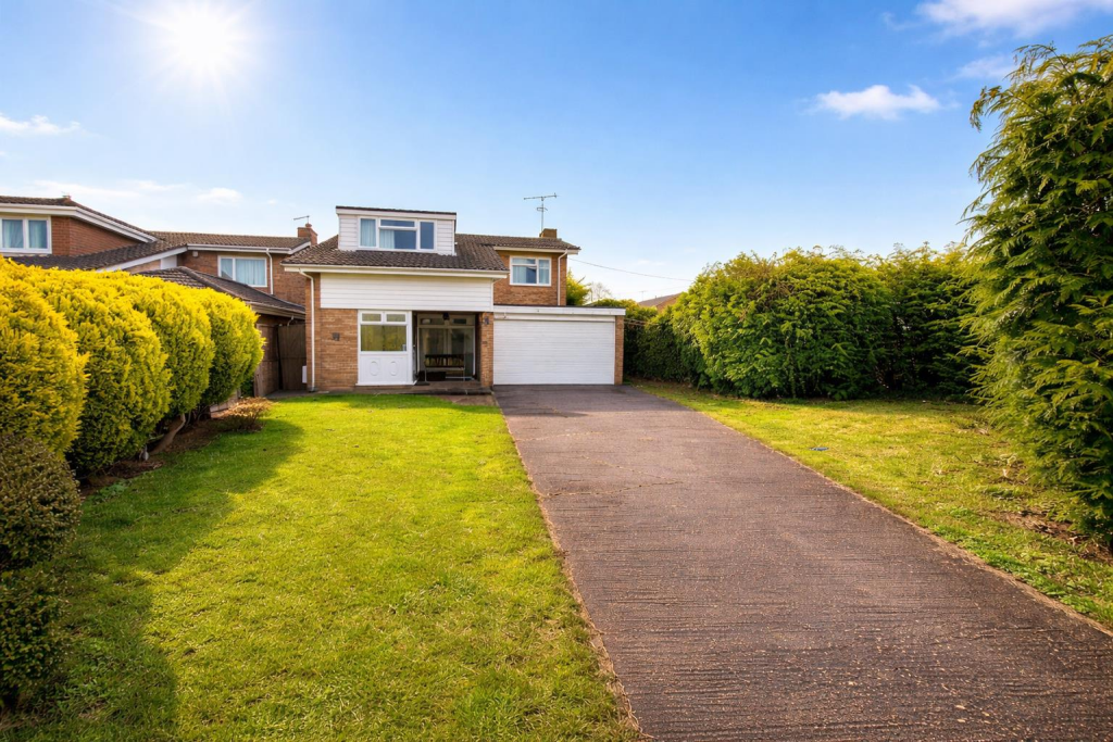 Main image of property: Washbrook Close, Barton-Le-Clay, MK45 4LF