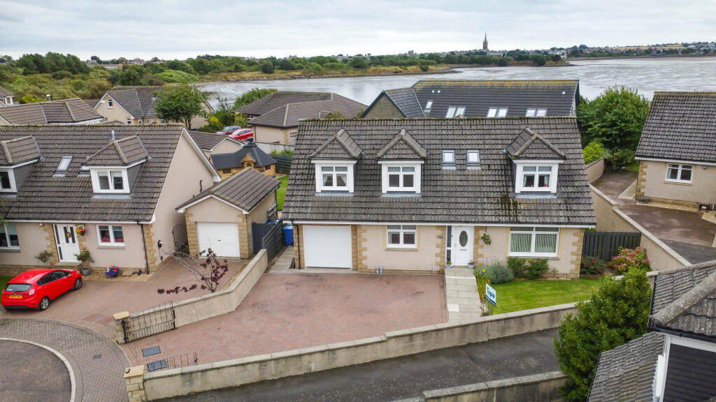 House in Dundee, Angus - More