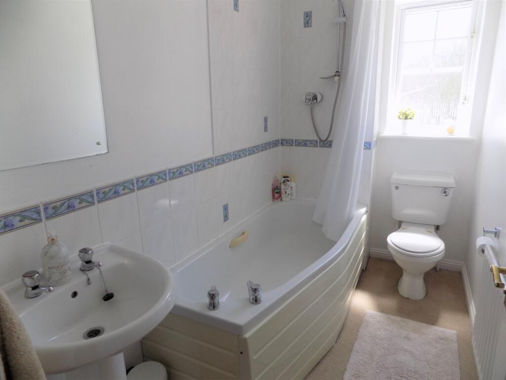 Nightingale Way, Bingham, NG13 - View 4