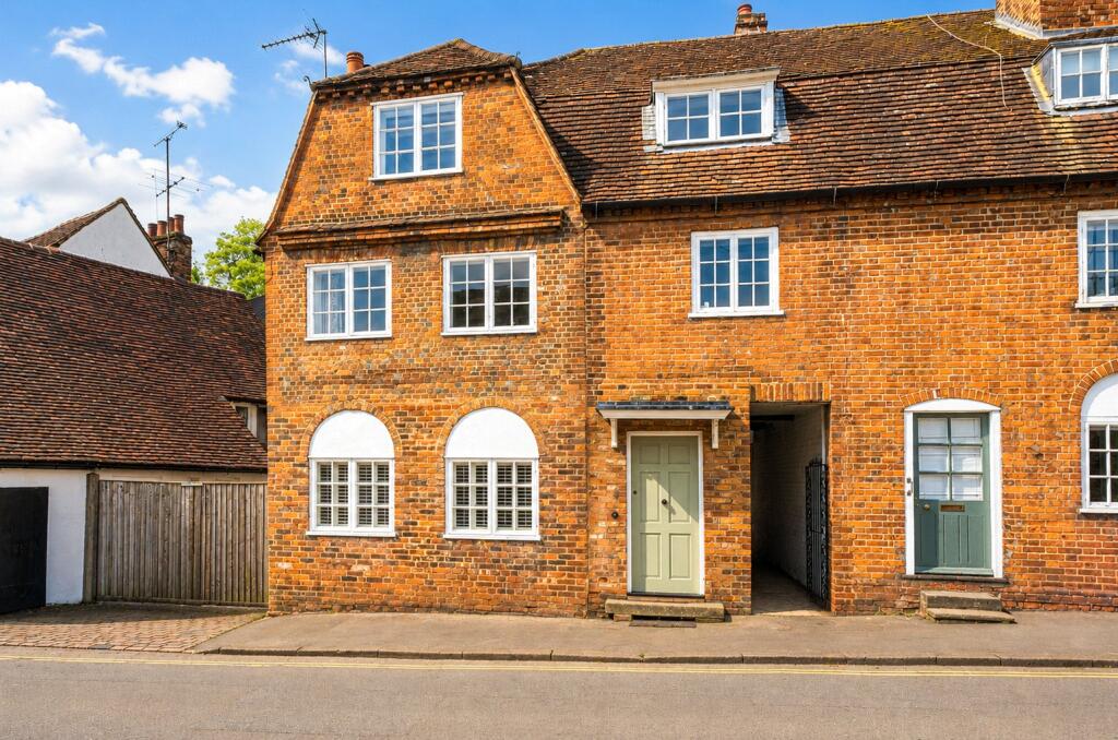 5-bed terraced on Bridge Square, Farnham, Surrey, GU9, £775,000