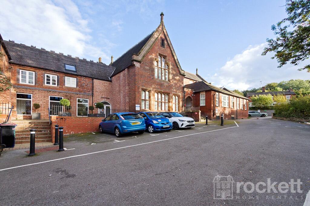 Apartment in Newcastle-under-Lyme, Staffordshire - View 2