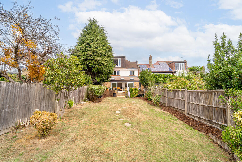 House in London - View 2