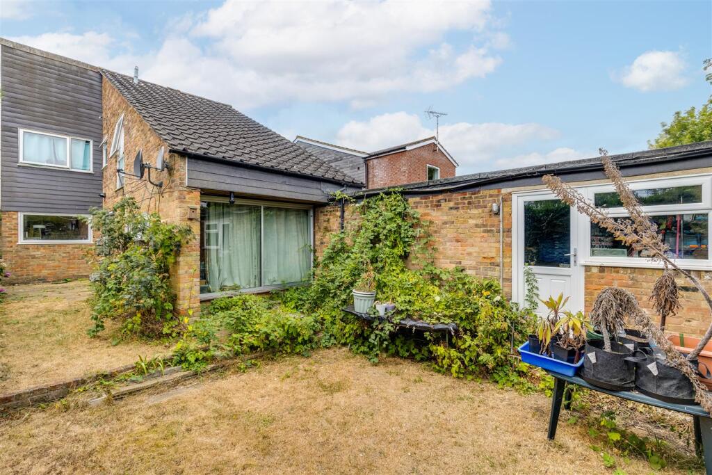 17 Bell Acre, Letchworth Garden City photo 3