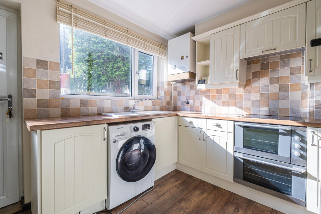 12 Gallery Lane, Holymoorside, Chesterfield, Derbyshire S42 7ES photo 2