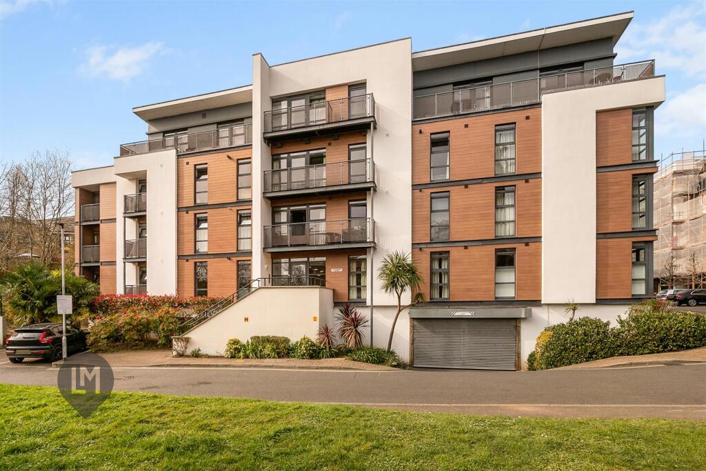 Main image of property: Scott Avenue, London