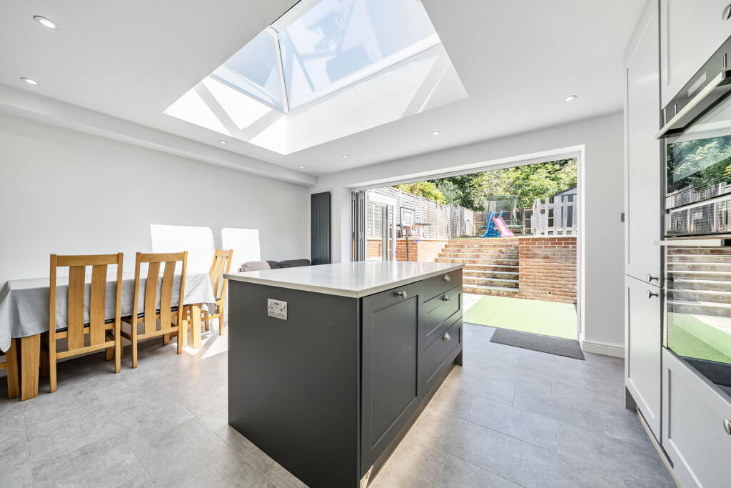 House in Basingstoke and Deane, Basingstoke - View 4
