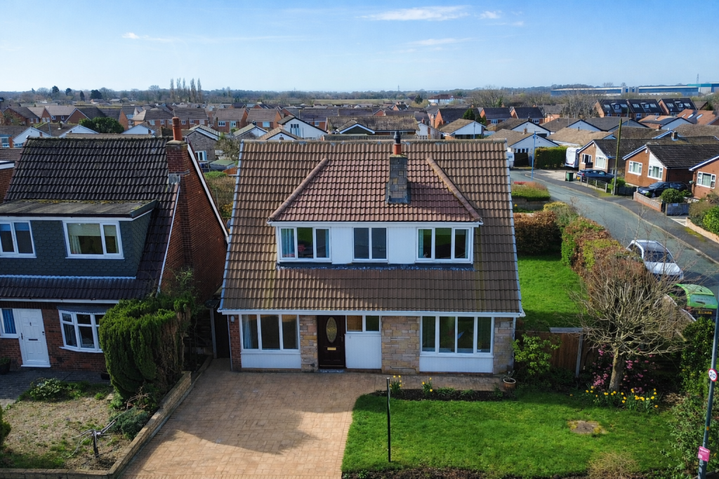Longton Avenue, Lowton, Warrington, WA3 2RP photo 2