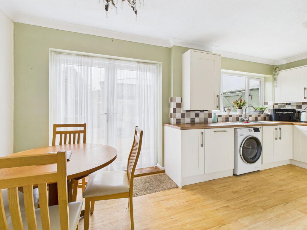 Oakleigh Close, Worthing, BN11 2QQ photo 2