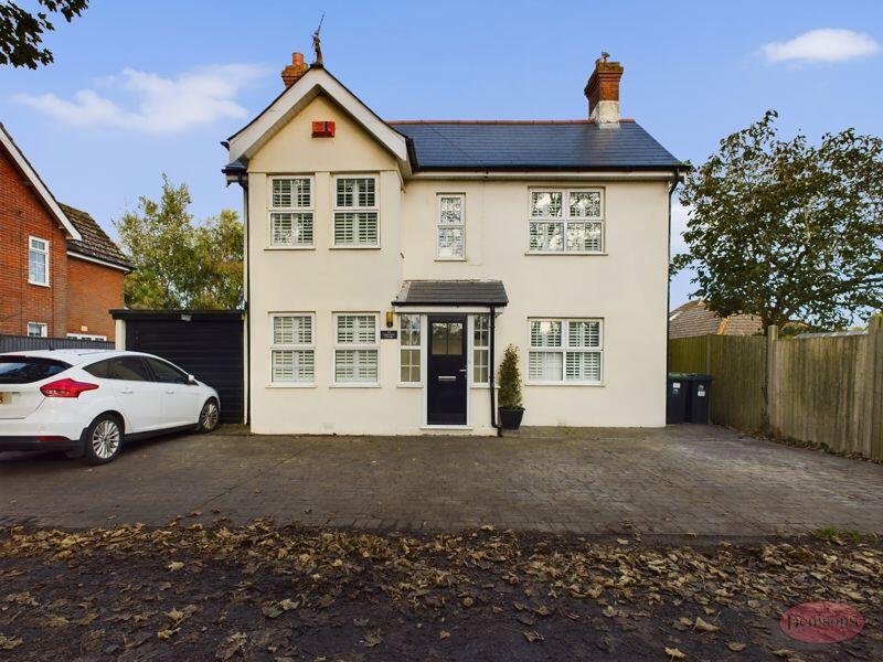 3-bed detached on Newlands Road, Christchurch BH23, £549,950
