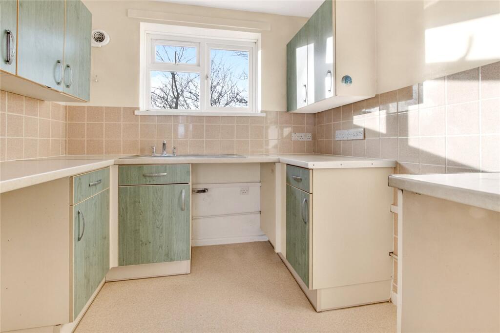 Lochinver, Bracknell, Berkshire, RG12 photo 3