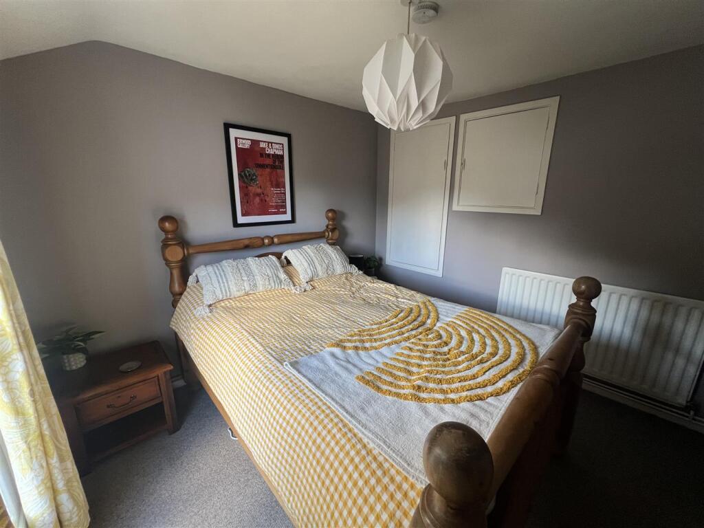 House in Malvern Hills, Malvern - More