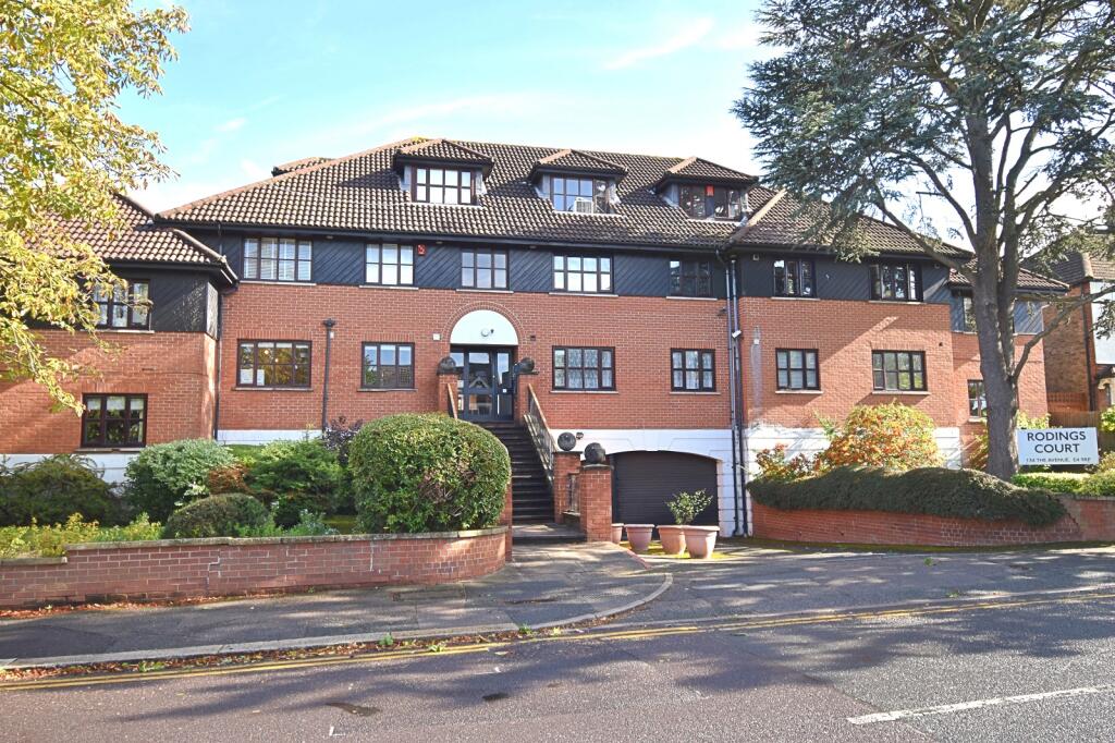 1-bed flat on 134 The Avenue, Highams Park, London. E4 9RP, £310,000