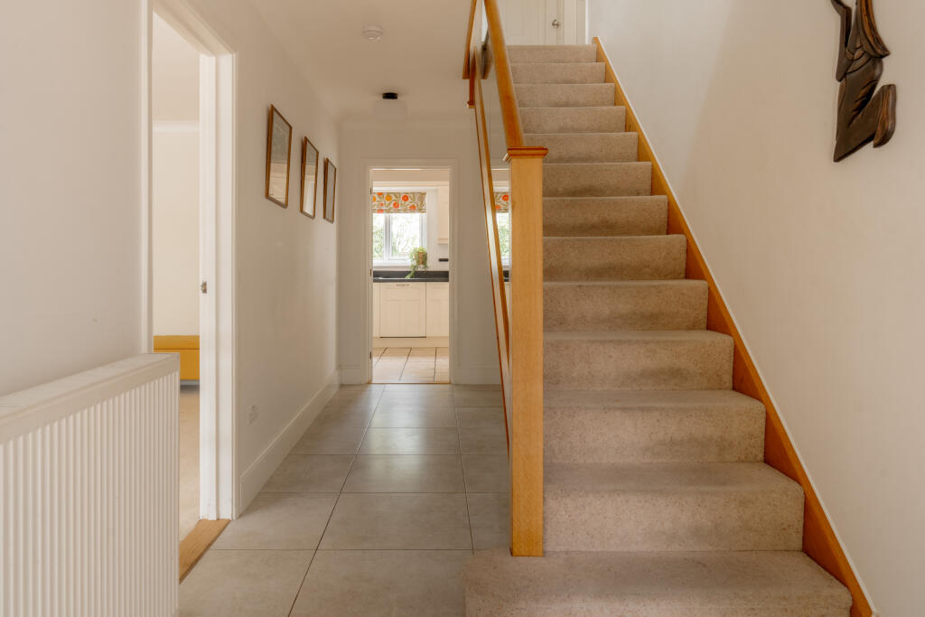 House in Lowestoft, Oulton Broad - More