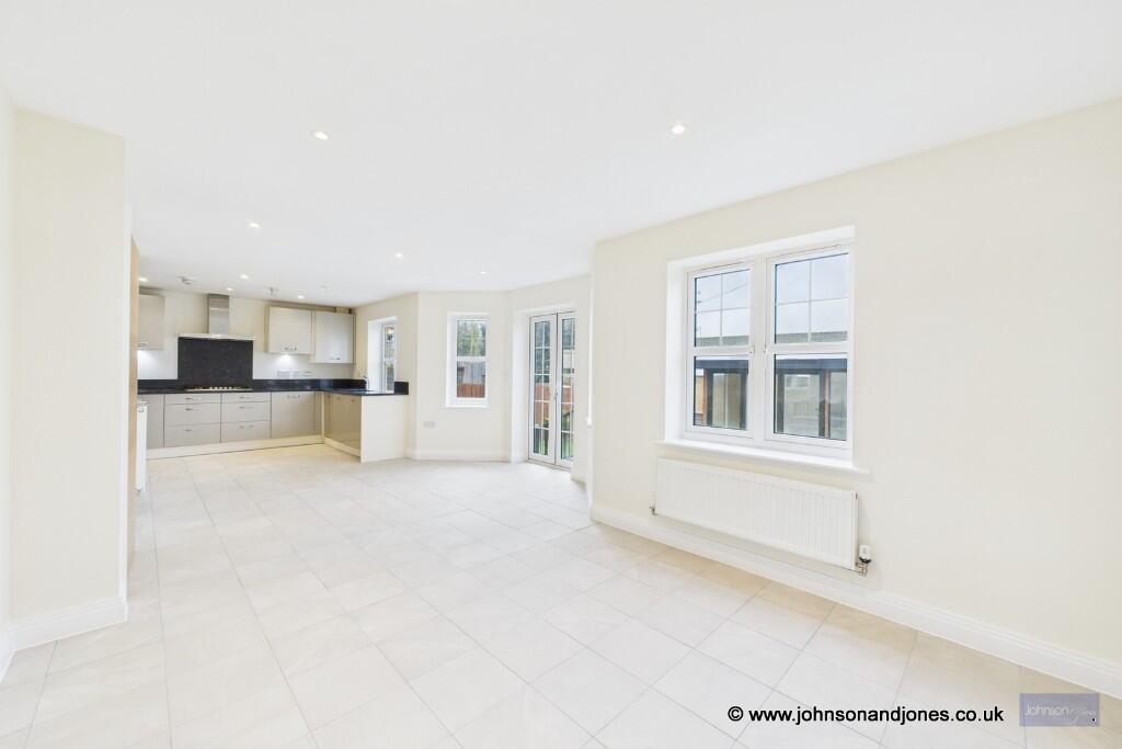 Kingfisher Close, Chertsey, Surrey, KT16 photo 3