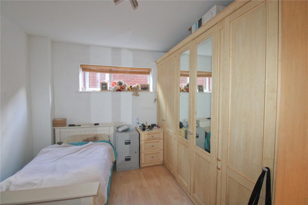 Apartment in Bath, Trowbridge - More