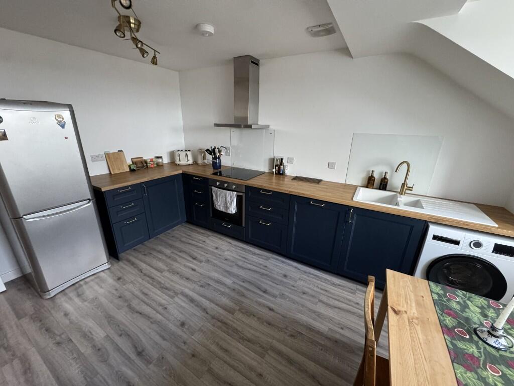 Apartment in Bristol, Northville - More