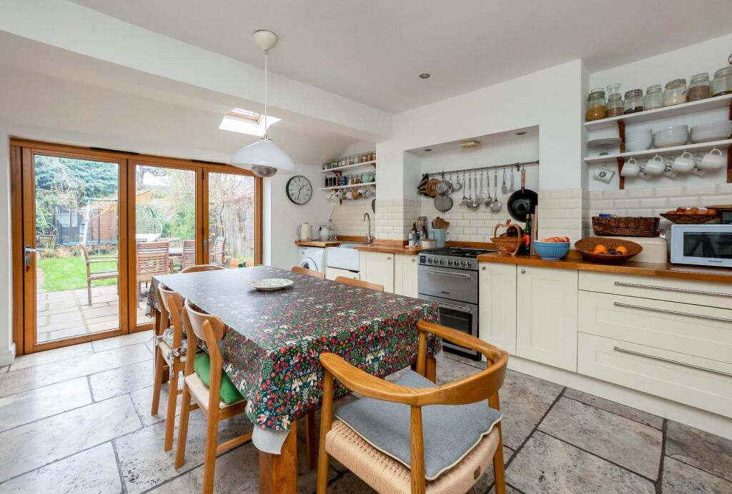 House in Stratford-on-Avon, Stratford-upon-Avon - View 3