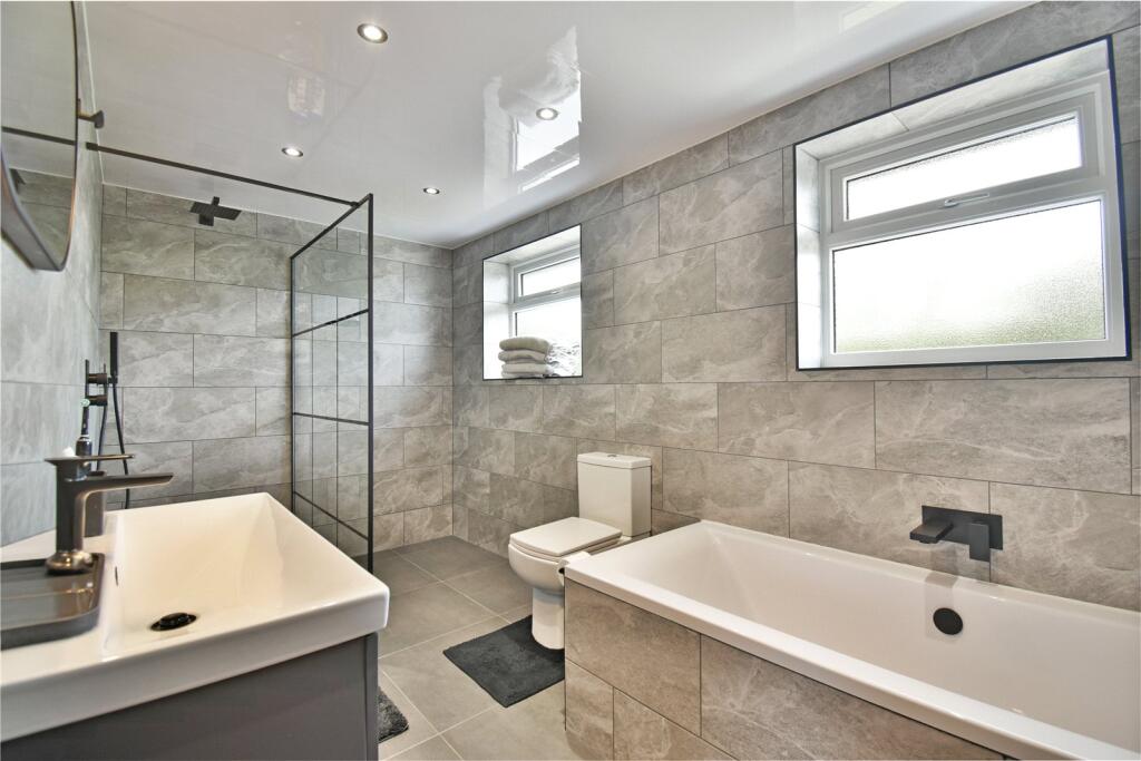Kingfisher Avenue, Audenshaw, Tameside, M34 - View 3