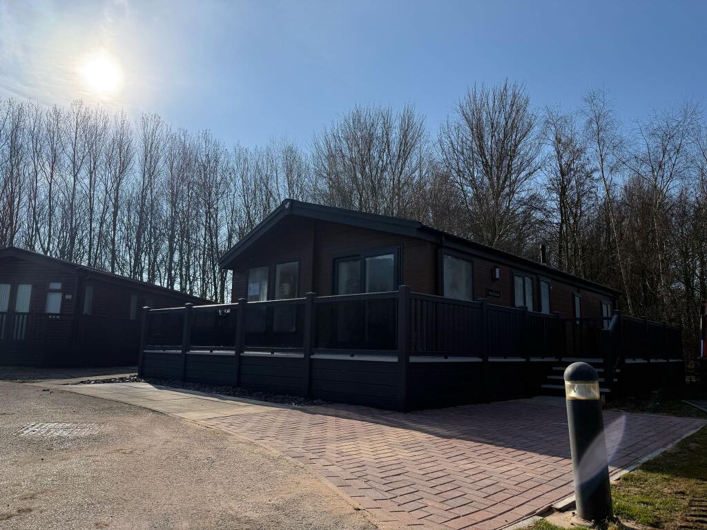 2-bed caravan on Routh, Beverley, HU17 9SL, £144,900