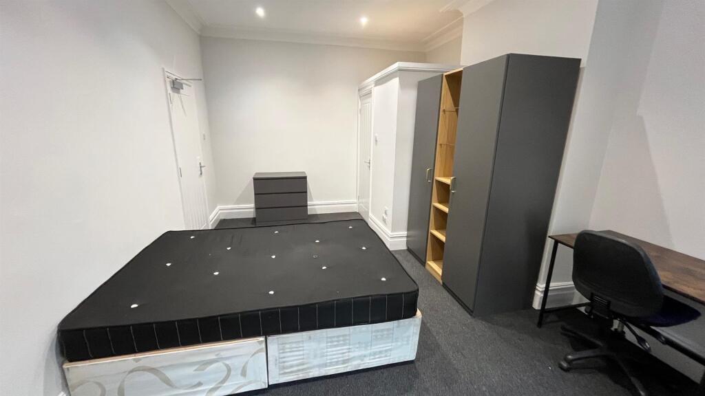 6 bedroom house for rent