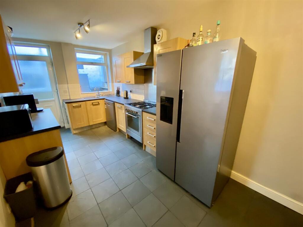 The Combs, Dewsbury photo 4