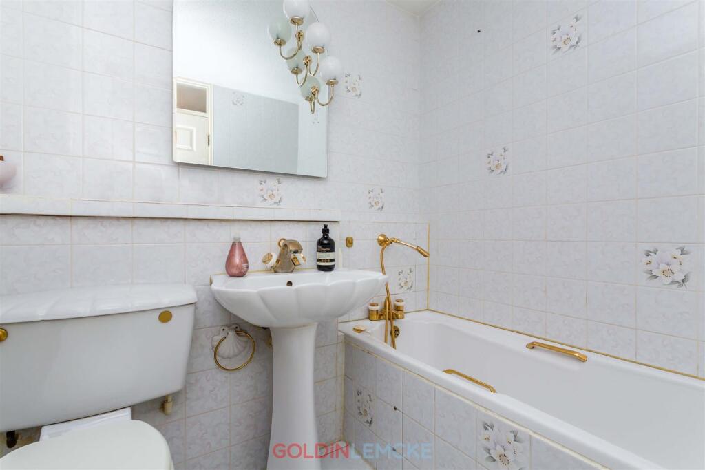 Apartment in Hove, Brunswick - More