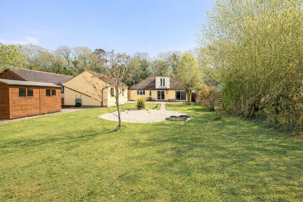 House in Guildford, Ockham - View 2