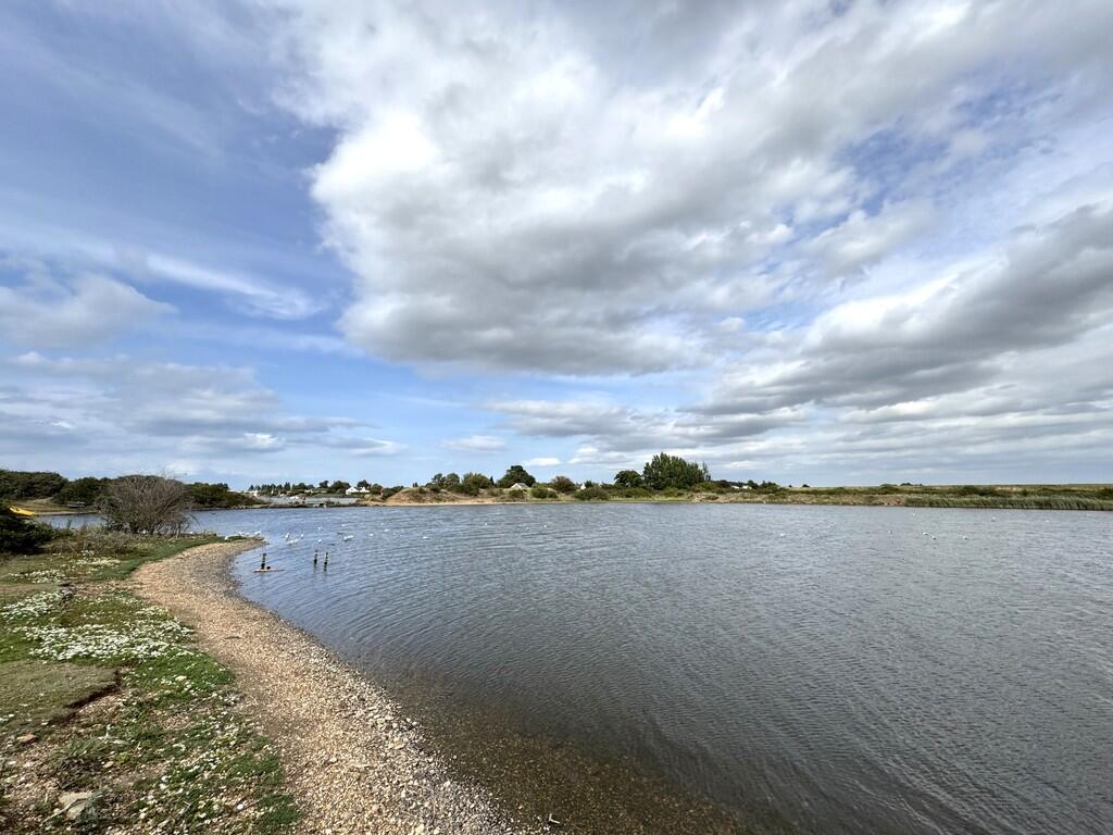 SNETTISHAM BEACH - Static Holiday Caravan Overlooking Lake photo 3