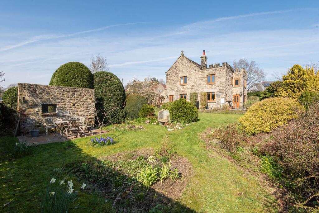 4-bed detached on Matlock Road, Ashover, S45, £500,000