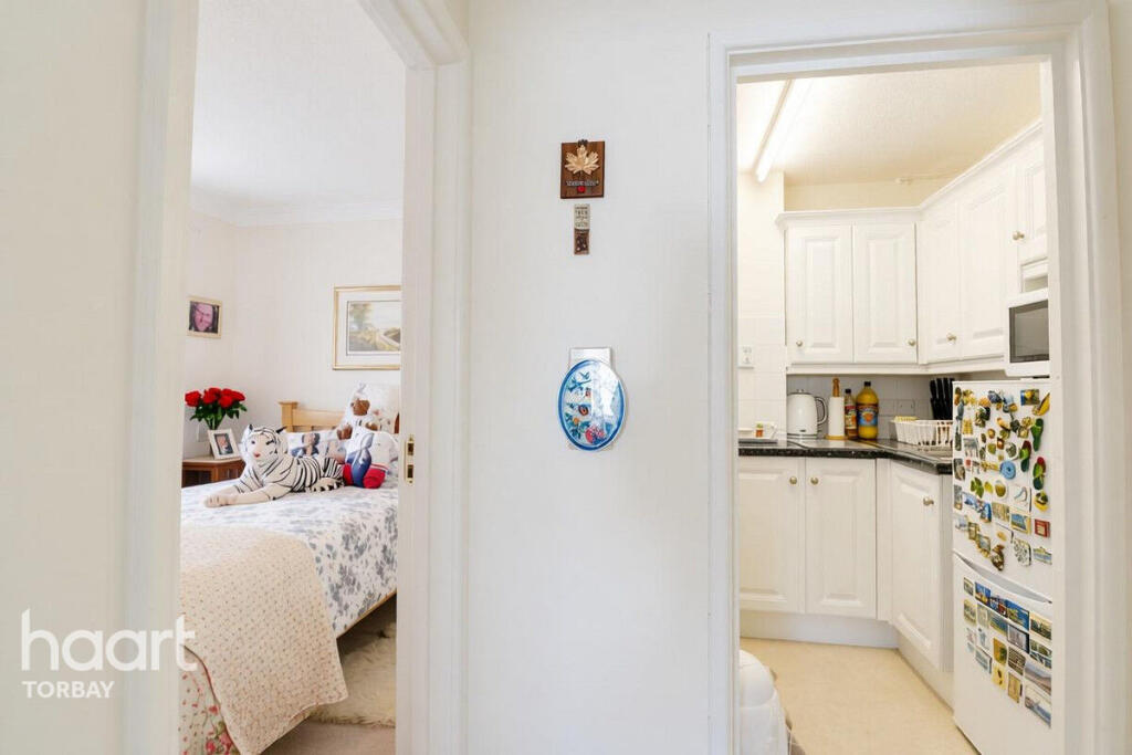 Apartment in Torquay, Torbay - More