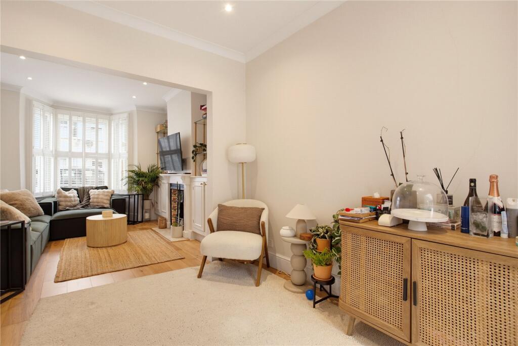 House in London, Upper Tooting, Summerstown - View 4