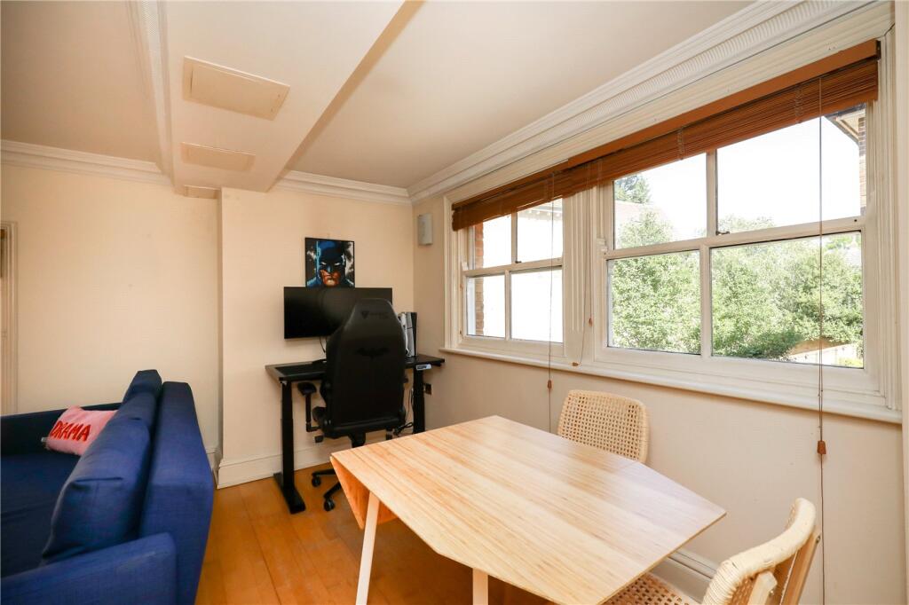 Apartment in London, Park Royal - More