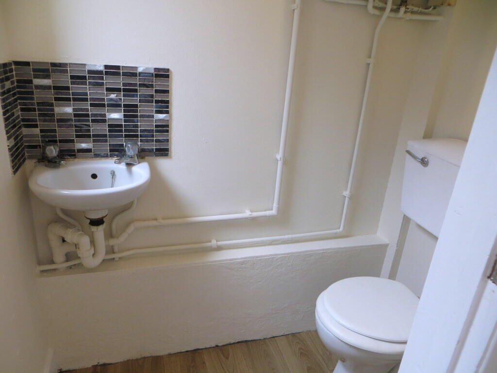 62, Bronybuckley, Welshpool, Powys, SY21 7NH photo 4
