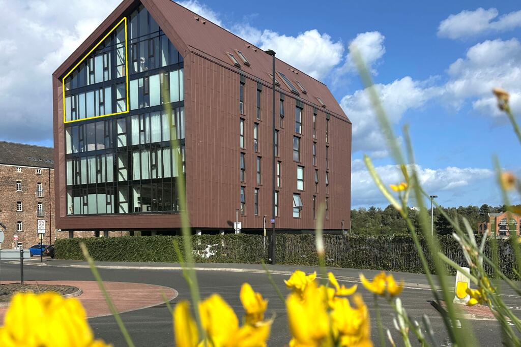 3-bed flat on Smokehouse One,
Smiths Dock, North Shields,
NE29 6BU, £299,950