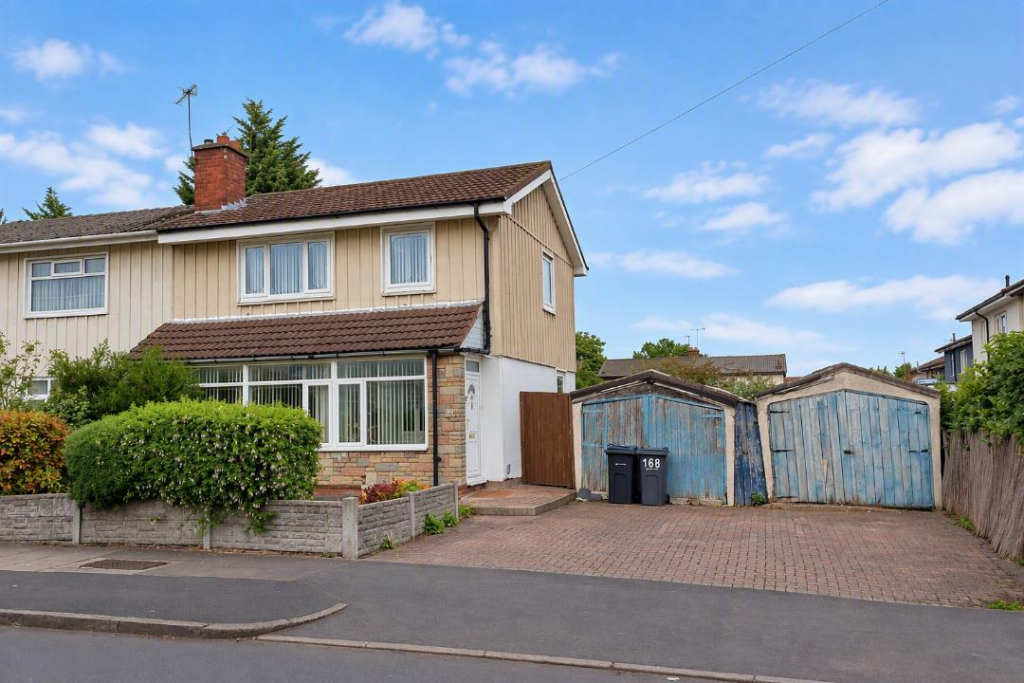 3 Bedroom Semi-Detached in B26 2PU