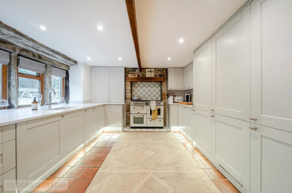 House in Calderdale, Stainland Dean, Stainland & District - View 4