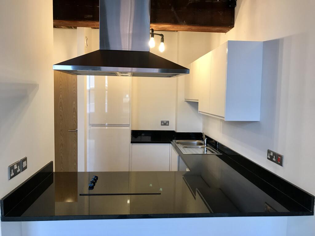 Apartment in Manchester, Civic Quarter, City Centre - View 4