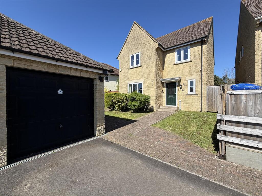 4-bed detached on Sunset Close, Peasedown St. John, £490,000