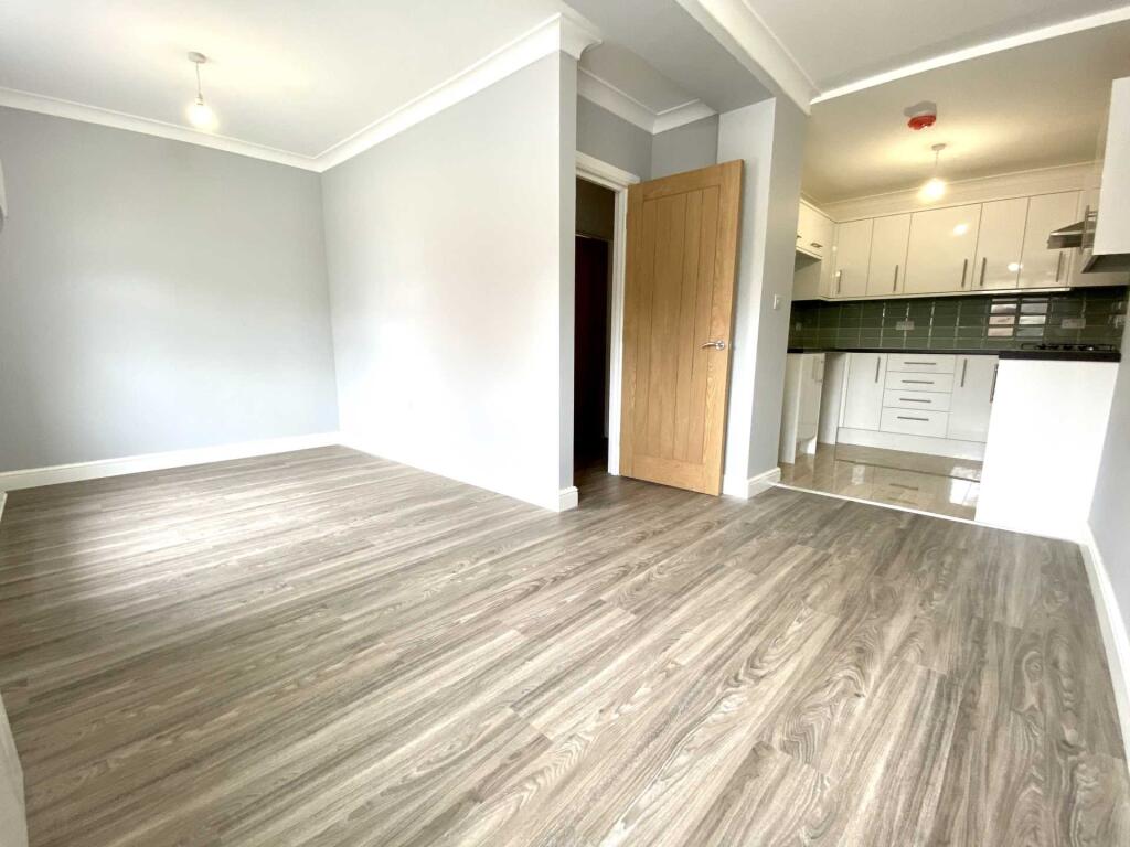 Main image of property: 218a St. Johns Road, Hemel Hempstead, Hertfordshire, HP1