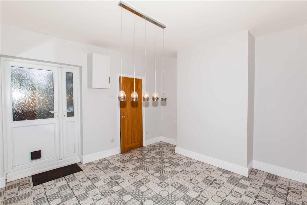 House in Bolsover, Clowne - More